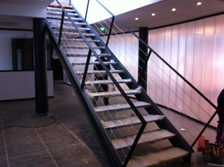 Escalier en fer forgé droit sur 2 limons UPN à Marseille