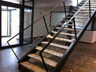 Escalier en fer forgé droit sur 2 limons UPN à Marseille