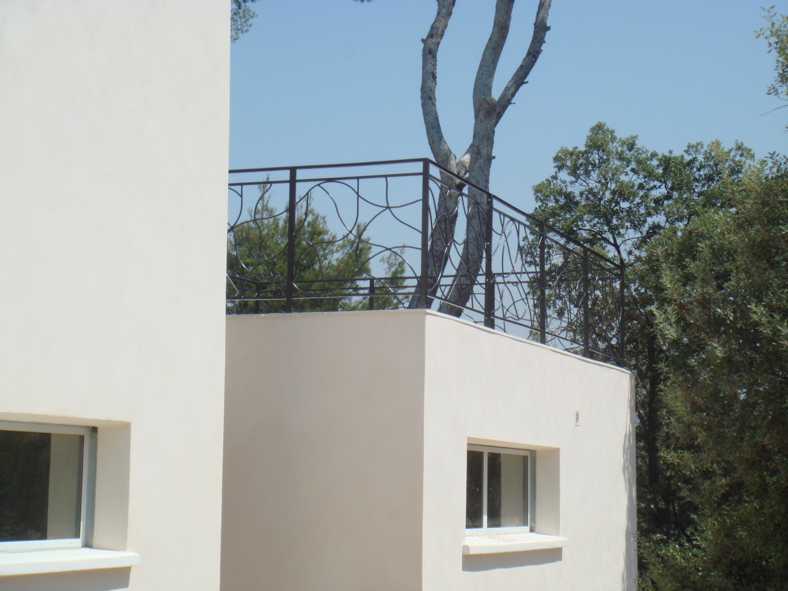 Garde-corps en fers forgés pour terrasses extérieures à Salon de Provence
