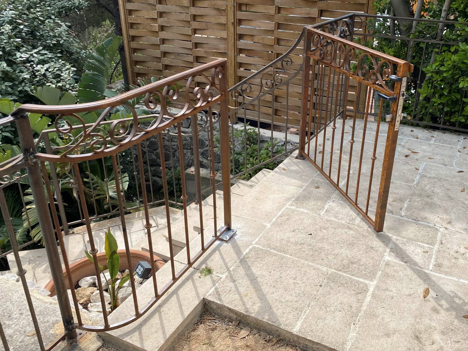 GARDE-CORPS ET PORTILLON SUR SAUSSET LES PINS