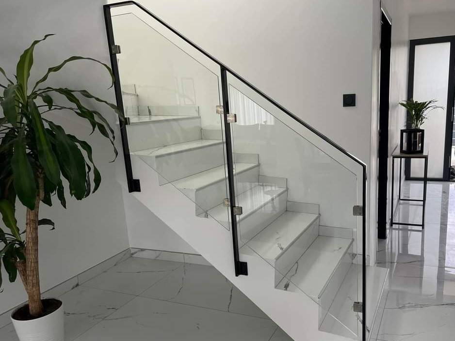 GARDE-CORPS ACIER ET VERRE