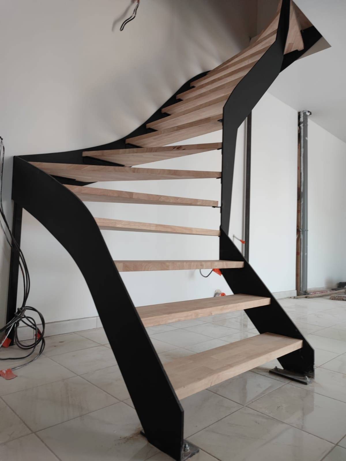 ESCALIER MODERNE SUR PORT ST LOUIS