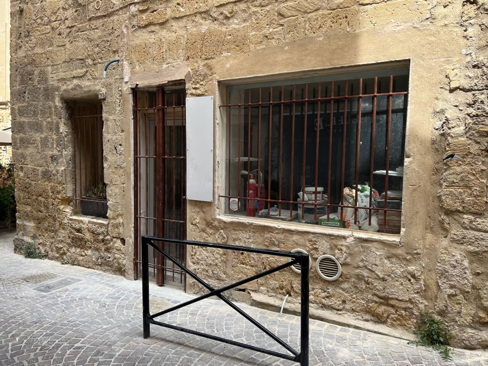 GRILLE DE DEFENSE SUR SALON DE PROVENCE