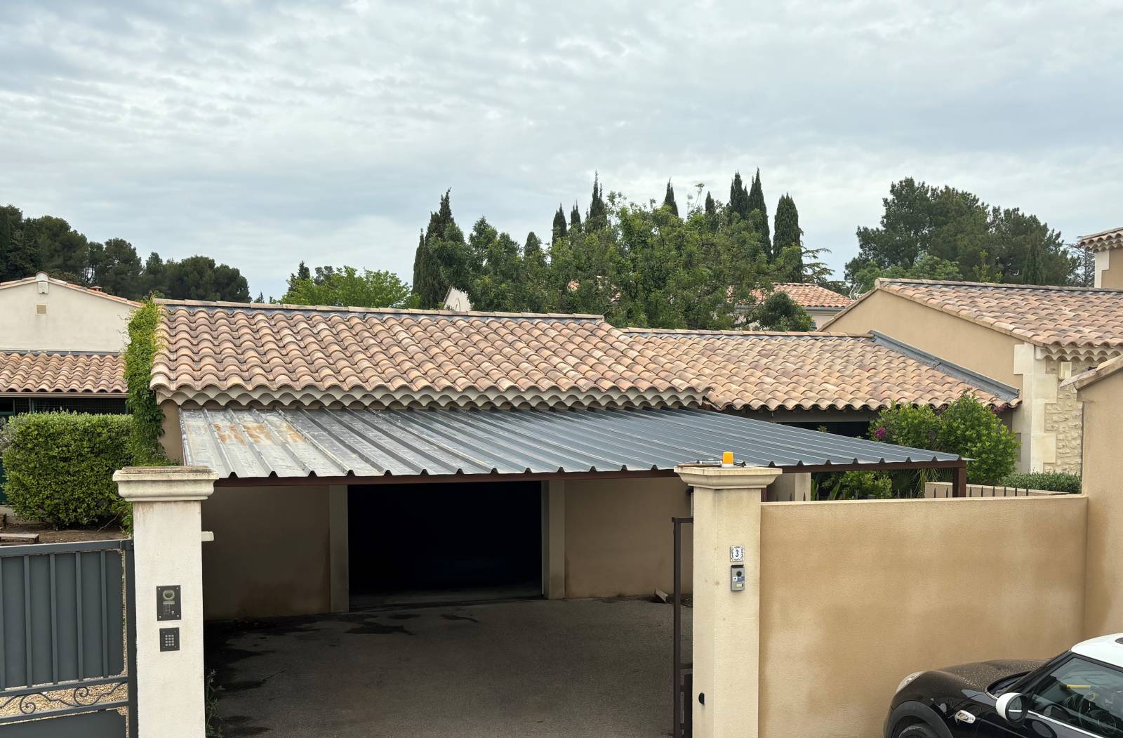 CARPORT POUR FUTUR PANNEAUX SOLAIRES SUR MAUSSANE (13)