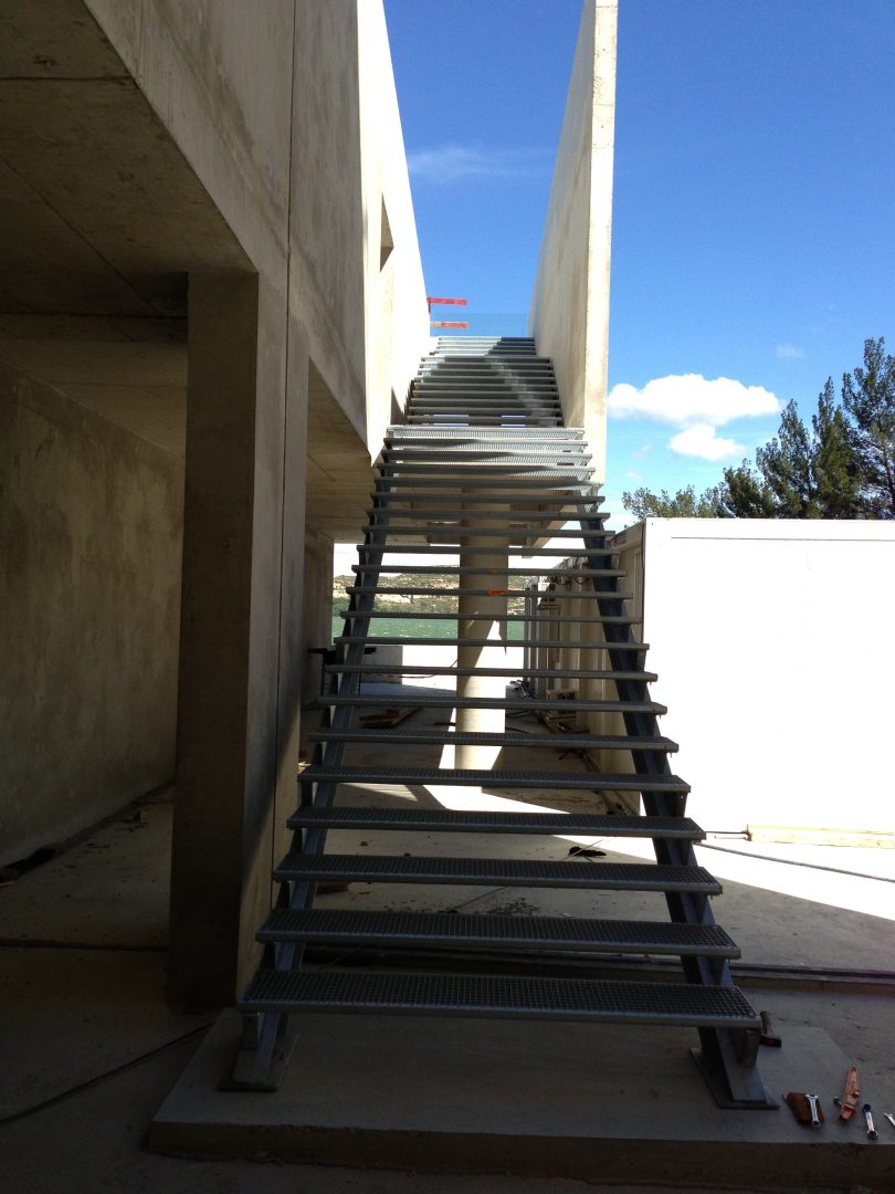 escalier métallique sur Istres