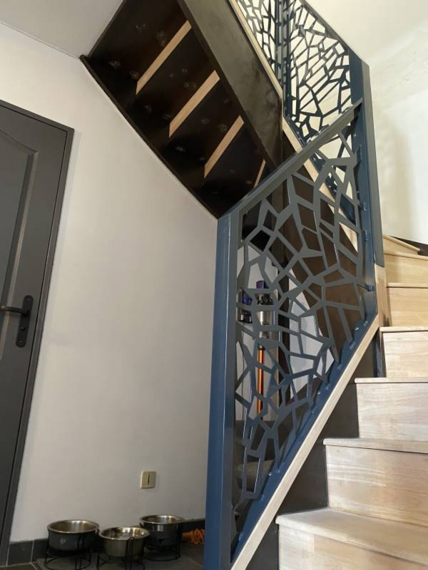 Remplacement garde-corps bois par du métal dans les bouches du Rhônes