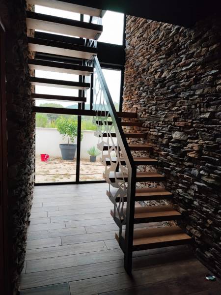 ESCALIER ACIER ET BOIS A SAINT MITRE LES REMPARTS