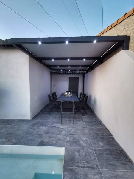 Pergola contemporaine avec bâche