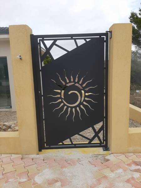 Portillon avec gache électrique