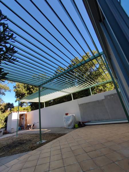 PERGOLA  EN FER FORGE A VENTELLES SUR ISTRES