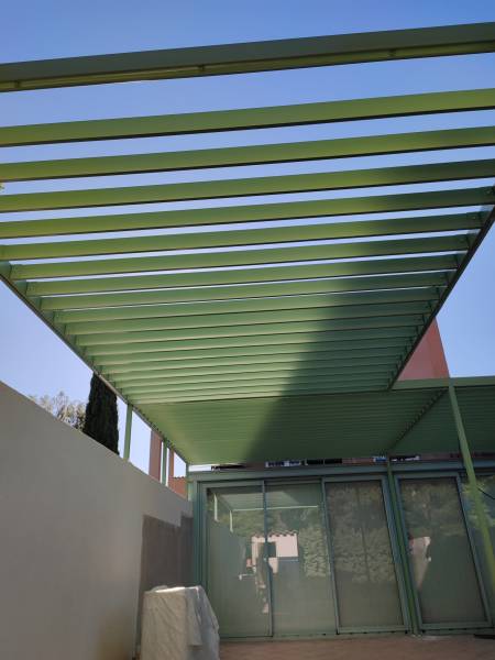 PERGOLA  EN FER FORGE A VENTELLES SUR ISTRES