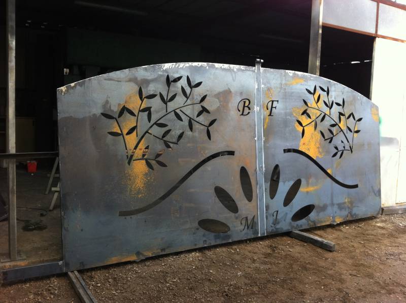 DECOUPE LASER SUR PORTAIL PERSONNALISE