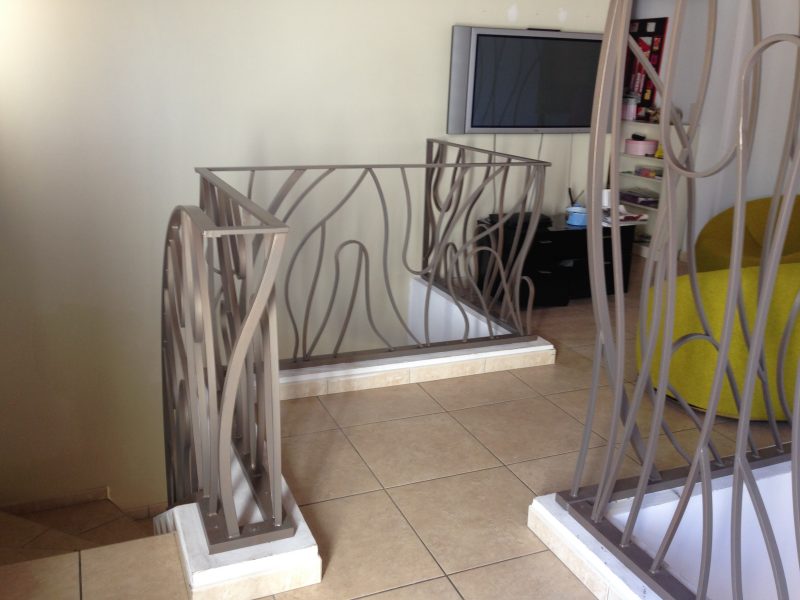 Montage des garde-corps à Istres