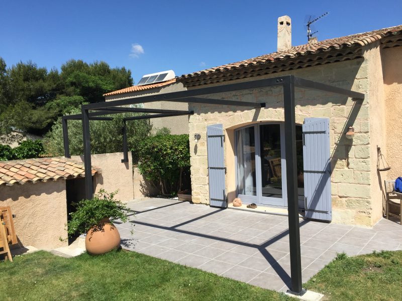 Pergola Contemporaine thermolaqué sur Istres